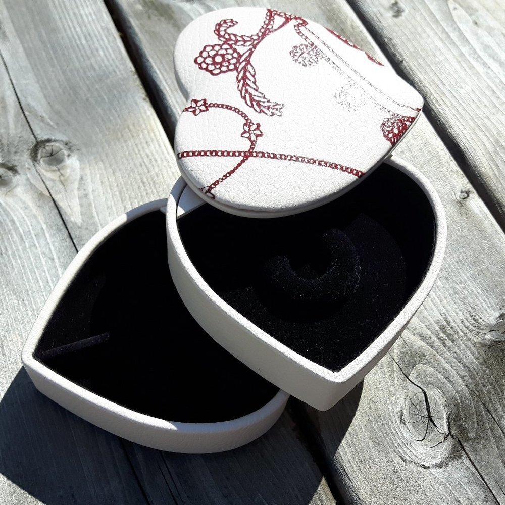 Pandora leather heart charm jewlery box